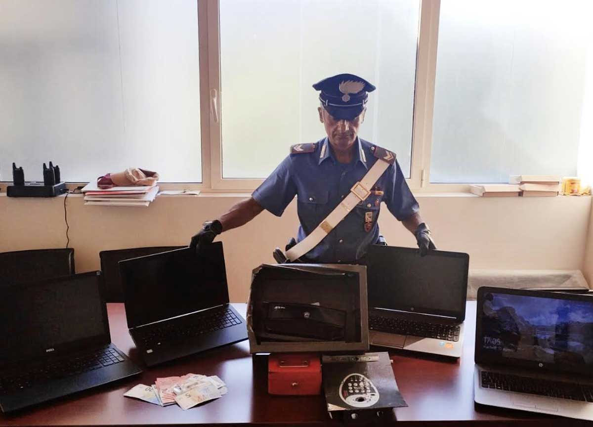 Roma, truffa del finto maresciallo: 65enne derubata in casa. Arrestato un 23enne campano Roma, truffa del finto maresciallo: 65enne derubata in casa. Arrestato un 23enne campano