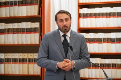 Rapporto DEKRA Sicurezza Stradale 2025. Daniele Sinibaldi, Presidente Anci Lazio e Sindaco di Rieti: “Sicurezza stradale è un dovere verso le nostre comunità”