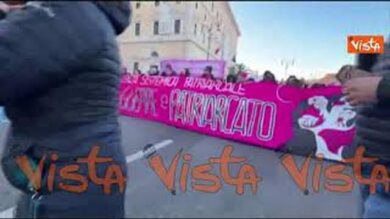 “Giulietta non temere”, il canto transfemminista delle attiviste al corteo di Roma