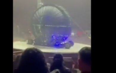 Tragedia al circo di Napoli, stuntman muore davanti a tutti durante l’esibizione. VIDEO
