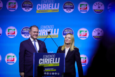Elezioni Campania, “la sinistra voterà Cirielli”. Rivelazione choc e ‘bomba’ a urne ormai aperte