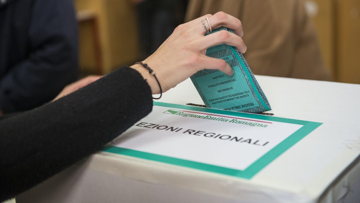 Tessera elettorale digitale, Zangrillo: “Addio al cartaceo”. Ecco quando basterà lo smartphone per votare Tessera elettorale digitale, Zangrillo: “Addio al cartaceo”. Ecco quando basterà lo smartphone per votare