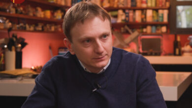 Garlasco, le scarpe di Stasi con i pallini sotto la suola e le 25 impronte sulla scena. “Tutto sbagliato, il numero non è un 42”