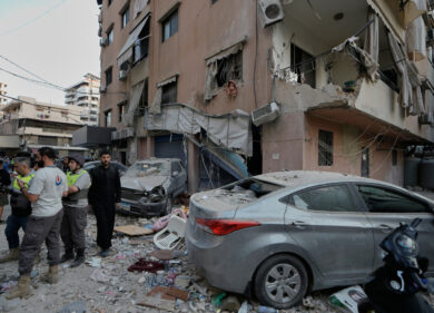 Guerra in Libano, suonano le sirene in tutto Israele: razzi di Hezbollah. Il giallo dei negoziati a Washington