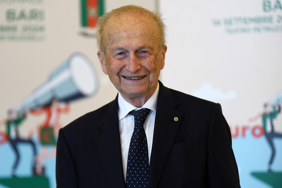 Chi era Maurizio Sella, da sportellista nella banca di famiglia agli investimenti visionari nel fintech: il ritratto di un uomo che cambiò la finanza italiana Chi era Maurizio Sella, da sportellista nella banca di famiglia agli investimenti visionari nel fintech: il ritratto di un uomo che cambiò la finanza italiana