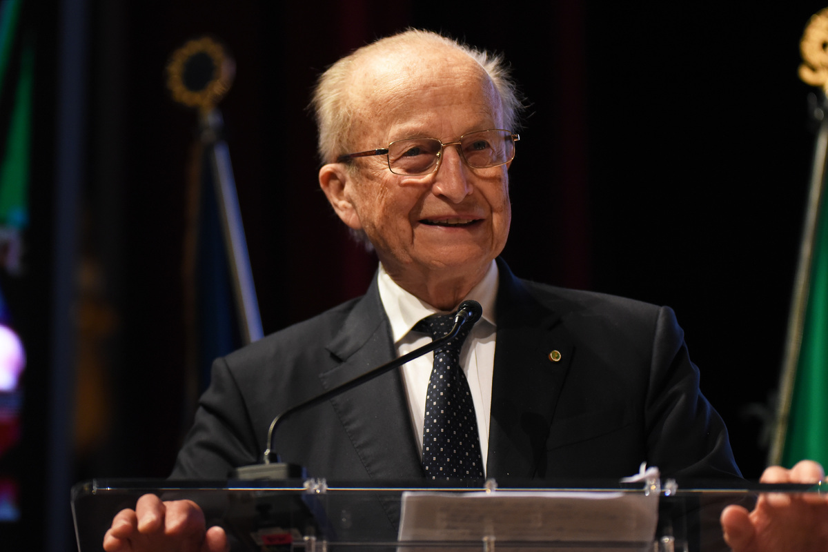 Chi era Maurizio Sella, da sportellista nella banca di famiglia agli investimenti visionari nel fintech: il ritratto di un uomo che cambiò la finanza italiana Chi era Maurizio Sella, da sportellista nella banca di famiglia agli investimenti visionari nel fintech: il ritratto di un uomo che cambiò la finanza italiana