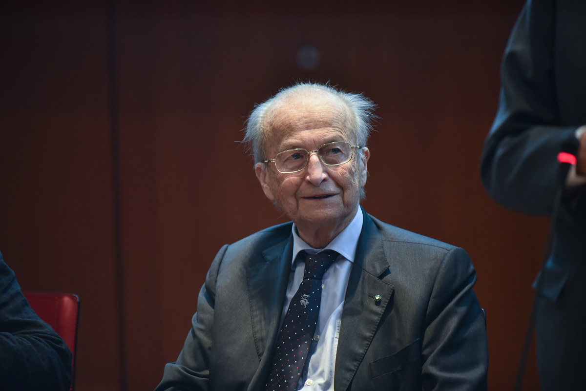 Chi era Maurizio Sella, da sportellista nella banca di famiglia agli investimenti visionari nel fintech: il ritratto di un uomo che cambiò la finanza italiana Chi era Maurizio Sella, da sportellista nella banca di famiglia agli investimenti visionari nel fintech: il ritratto di un uomo che cambiò la finanza italiana