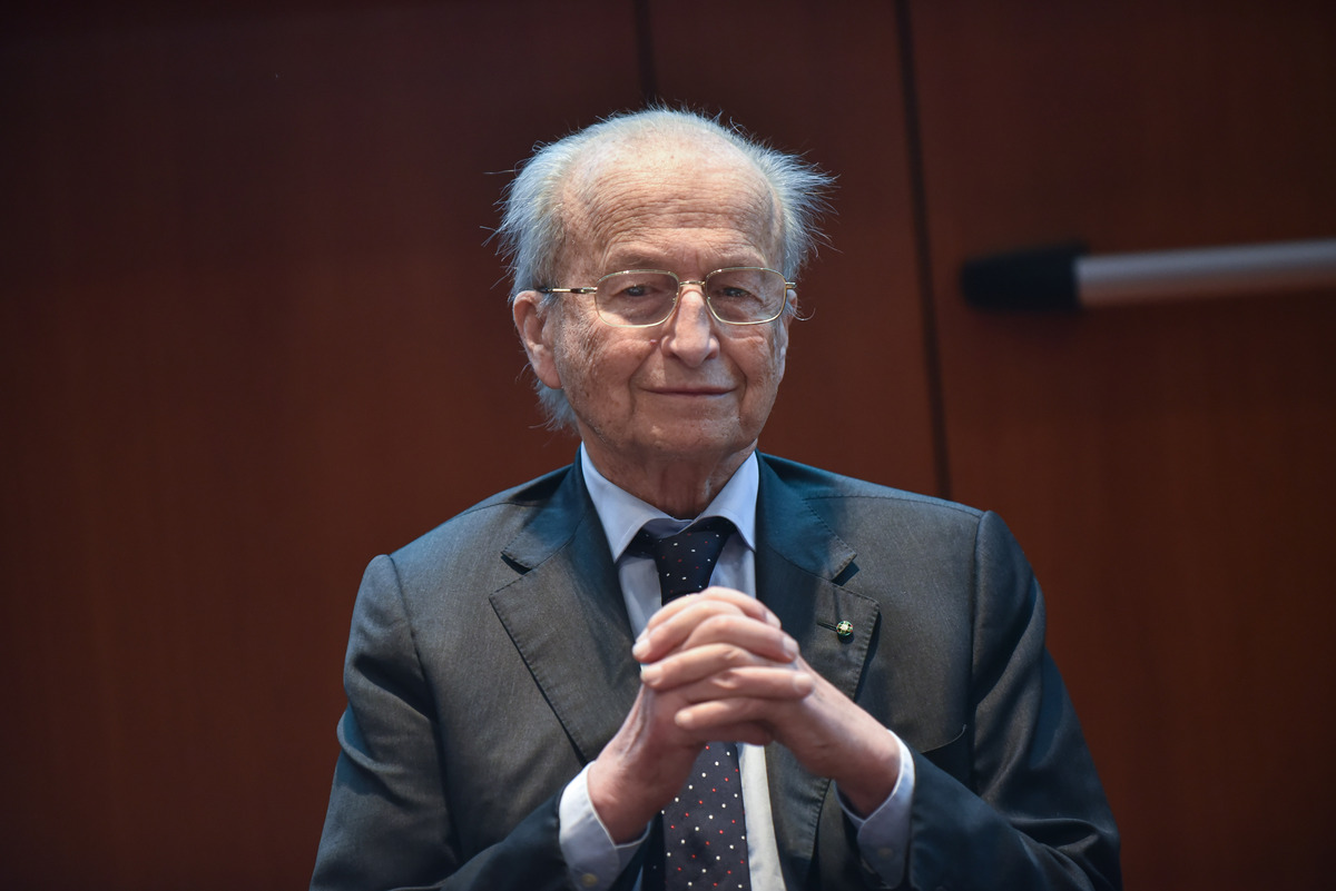 Chi era Maurizio Sella, da sportellista nella banca di famiglia agli investimenti visionari nel fintech: il ritratto di un uomo che cambiò la finanza italiana Chi era Maurizio Sella, da sportellista nella banca di famiglia agli investimenti visionari nel fintech: il ritratto di un uomo che cambiò la finanza italiana