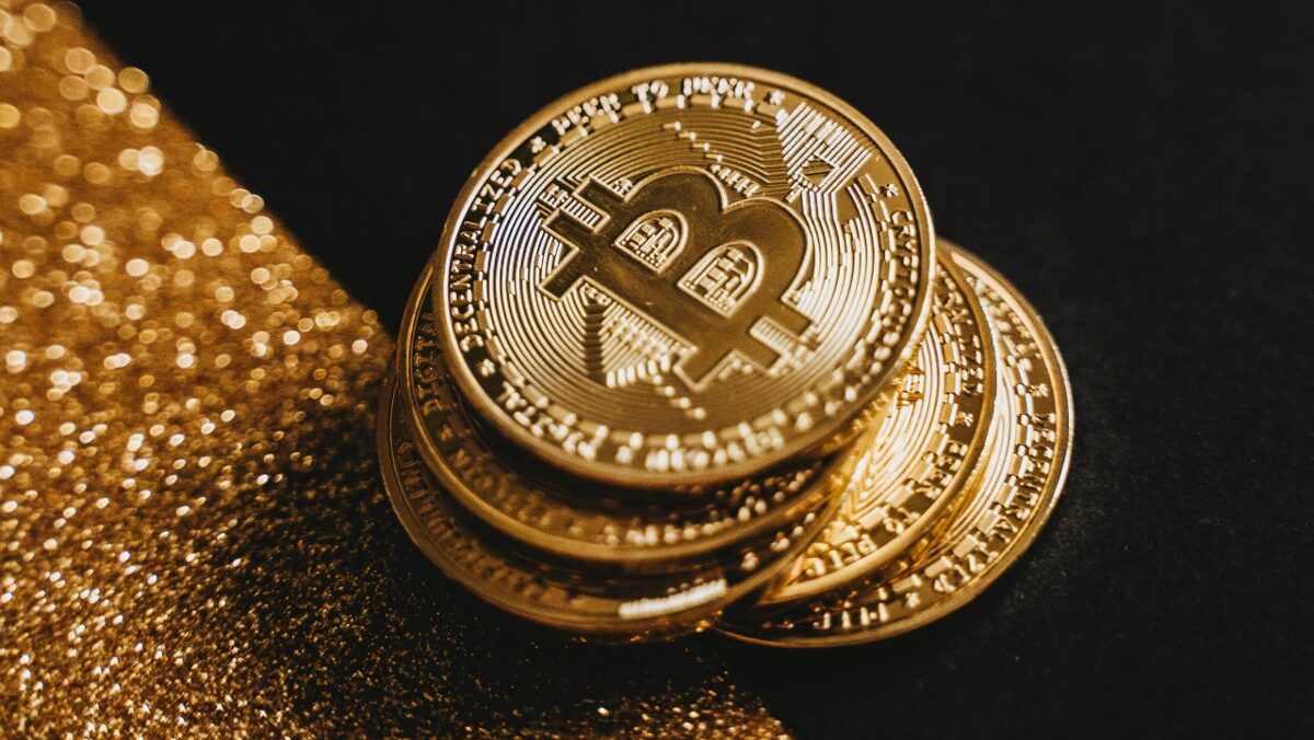 Bitcoin non muore mai, il valore torna sopra i 74 mila euro. E per gli analisti è solo l’inizio, boom in arrivo Bitcoin non muore mai, il valore torna sopra i 74 mila euro. E per gli analisti è solo l’inizio, boom in arrivo