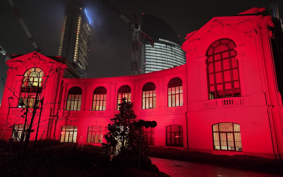 Violenza contro la donne, Fondazione Fiera Milano si illumina di rosa Violenza contro la donne, Fondazione Fiera Milano si illumina di rosa