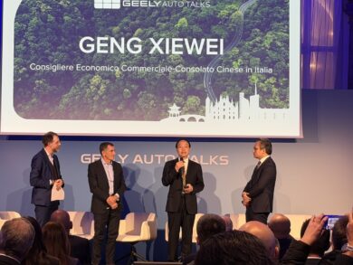 Geely Auto Talks al via a Milano: parte il Rinascimento Tecnologico dell’auto