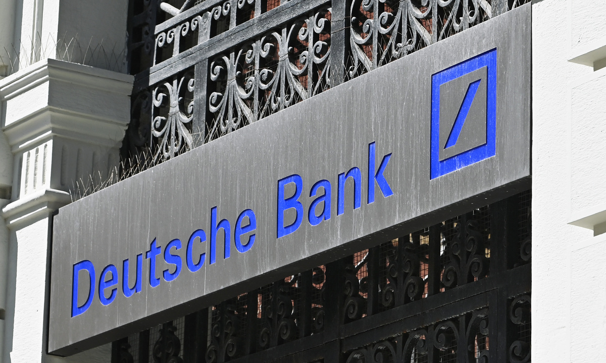 Deutsche Bank, la BCE passa al setaccio i bilanci dopo le denunce dell’ex manager Schiraldi: nascosti oltre 200 miliardi di rischi Deutsche Bank, la BCE passa al setaccio i bilanci dopo le denunce dell’ex manager Schiraldi: nascosti oltre 200 miliardi di rischi