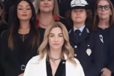 Violenza di genere, a Genova la sindaca Salis e la polizia locale danno voce agli insulti reali delle vittime