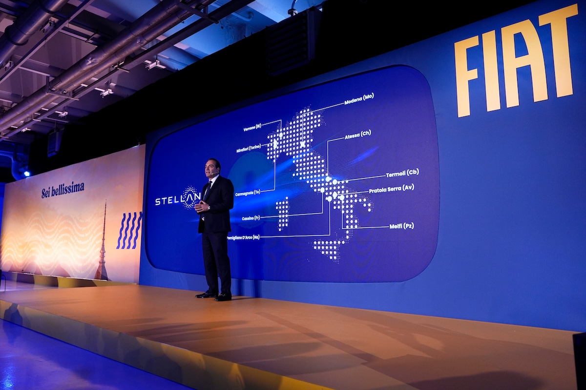 Filosa rilancia Mirafiori: “Qui contano i fatti”. Via alla 500 Ibrida e 400 assunzioni Filosa rilancia Mirafiori: “Qui contano i fatti”. Via alla 500 Ibrida e 400 assunzioni