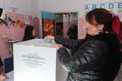 Il campo largo di Schlein (Pd, M5S e altri) maggioranza con la legge elettorale attuale. La simulazione che terremota la politica