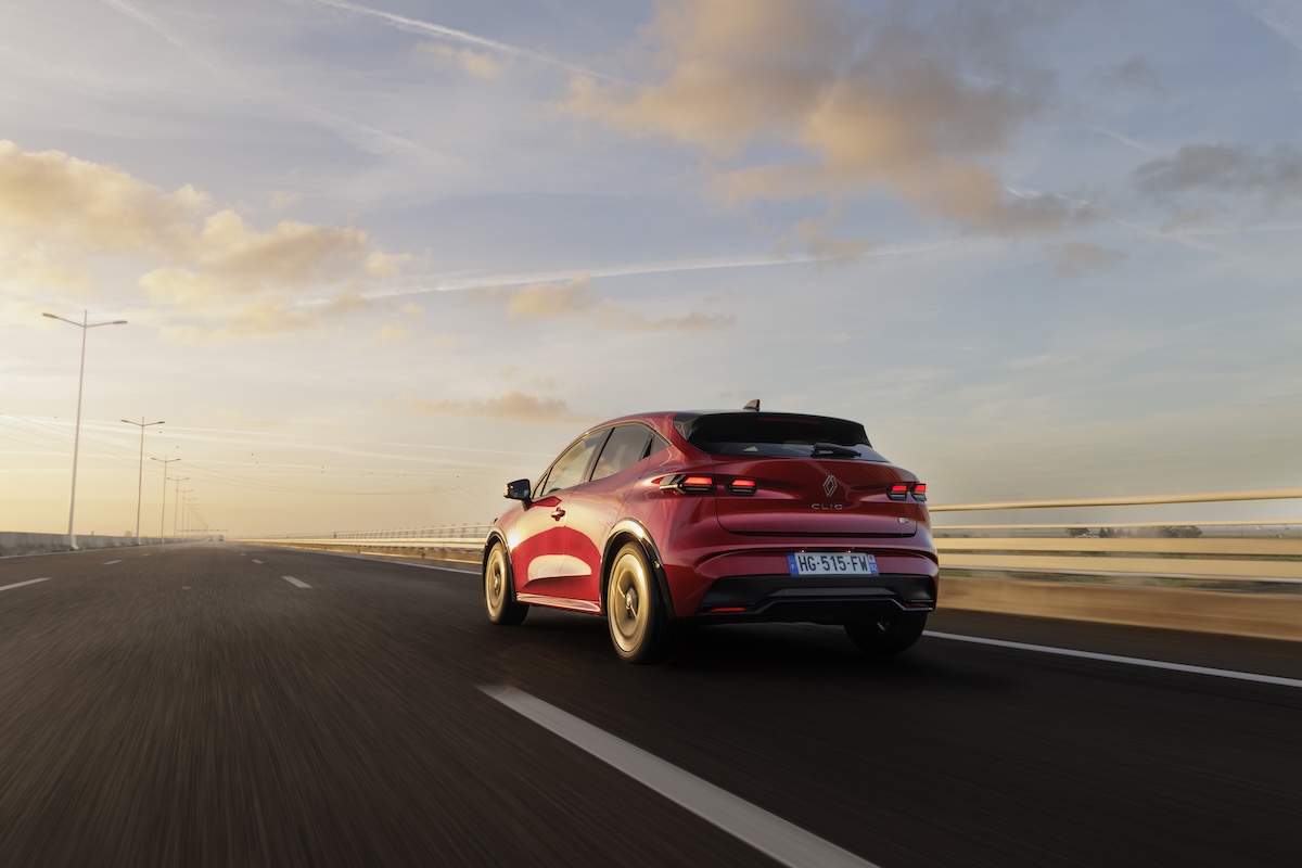 Clio VI rivoluziona il segmento B: più grande, ibrida e tecnologica Clio VI rivoluziona il segmento B: più grande, ibrida e tecnologica