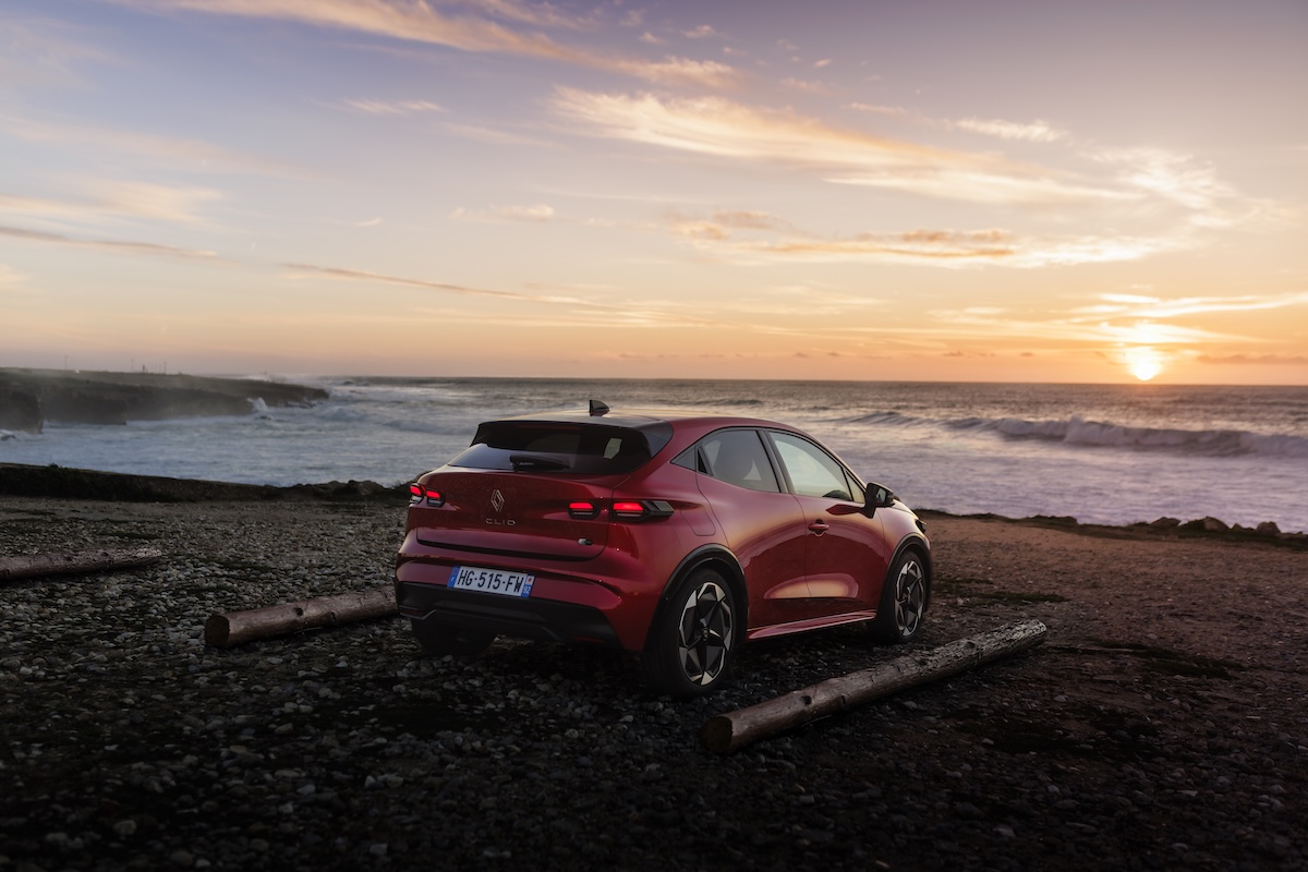 Clio VI rivoluziona il segmento B: più grande, ibrida e tecnologica Clio VI rivoluziona il segmento B: più grande, ibrida e tecnologica