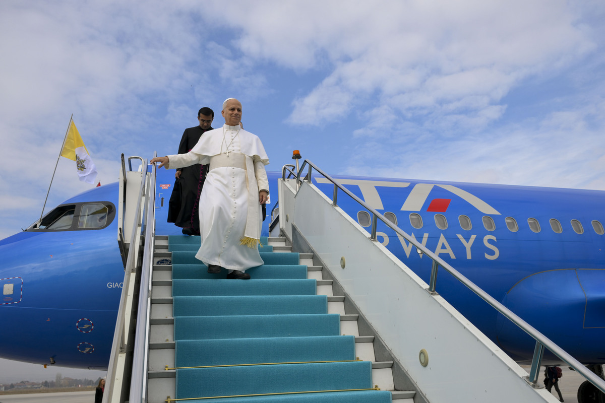 Papa Leone XIV arrivato ad Ankara: il suo primo viaggio nel segno del dialogo in un mondo in guerra