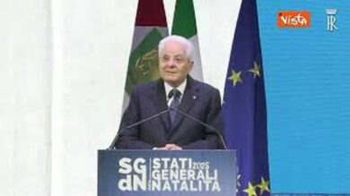 Mattarella: “Giovani in ritardo nel costruire famiglia, colpa della precarietà”