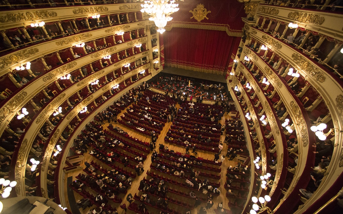 Gridò “Palestina libera” e fu licenziata, ma ora la Scala deve risarcire la sua ex maschera Gridò “Palestina libera” e fu licenziata, ma ora la Scala deve risarcire la sua ex maschera