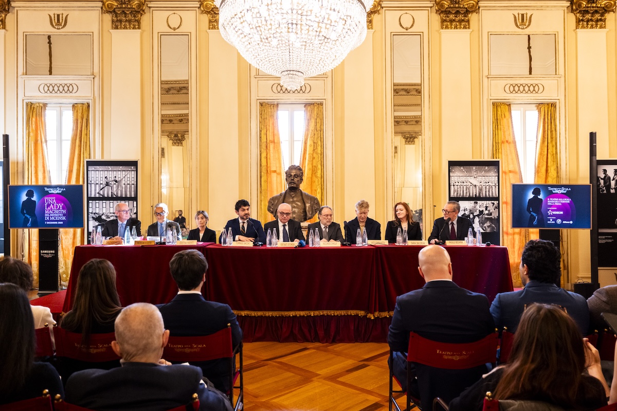 BMW Italia alla Scala: debutta la rivoluzione elettrica iX3