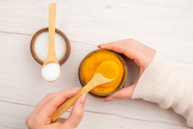 Curcuma: il nutraceutico che aiuta contro infiammazione, dolore e metabolismo. Cosa dice davvero la scienza