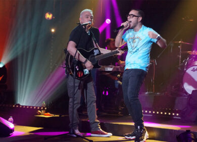 Rocco Hunt, lo “Spiraglio” del rapper si fa stretto. Ma la New Life (che finanzia la sua Porsche) cresce: boom di ricavi e utile raddoppiato 