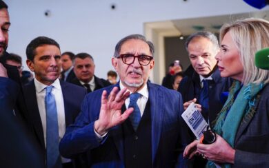 Come nasce una notizia da prima pagina: le parole di La Russa su Garofani al Var