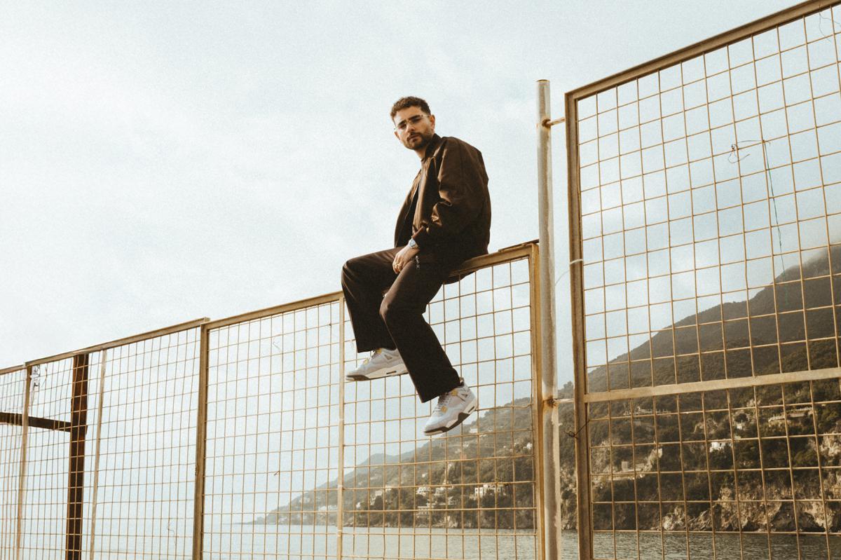 Rocco Hunt, lo “Spiraglio” del rapper si fa stretto. Ma la New Life (che finanzia la sua Porsche) cresce: boom di ricavi e utile raddoppiato 