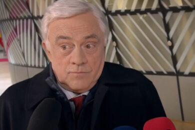 Crozza – Tajani e la “visione ampia” sulla sicurezza