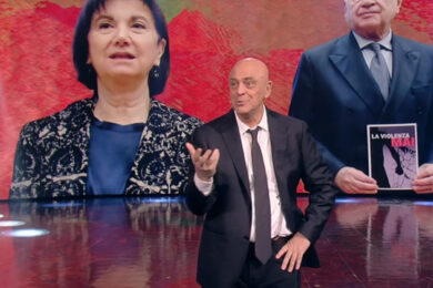 Crozza ironizza su Nordio e Roccella: “Educazione sessuale inutile? Siamo alle caverne”