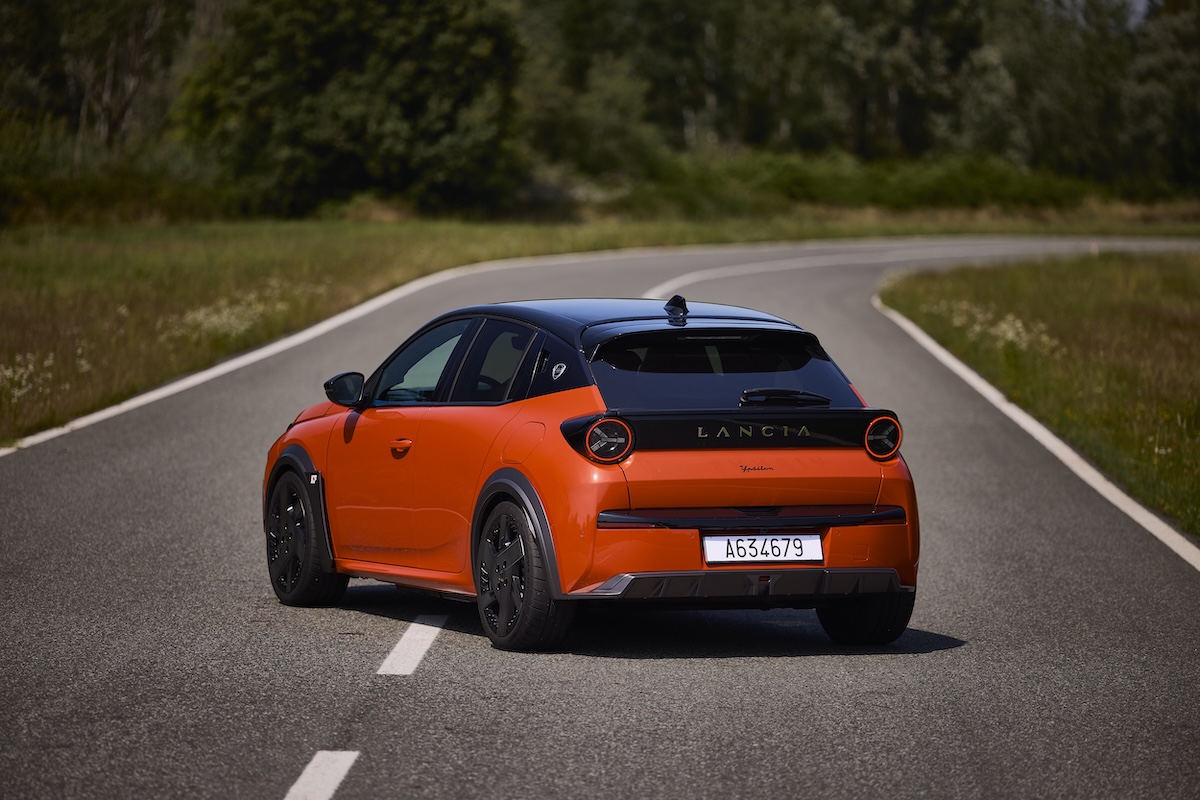 Lancia, 119 anni di eleganza italiana: dal cinema alla mobilità elettrica