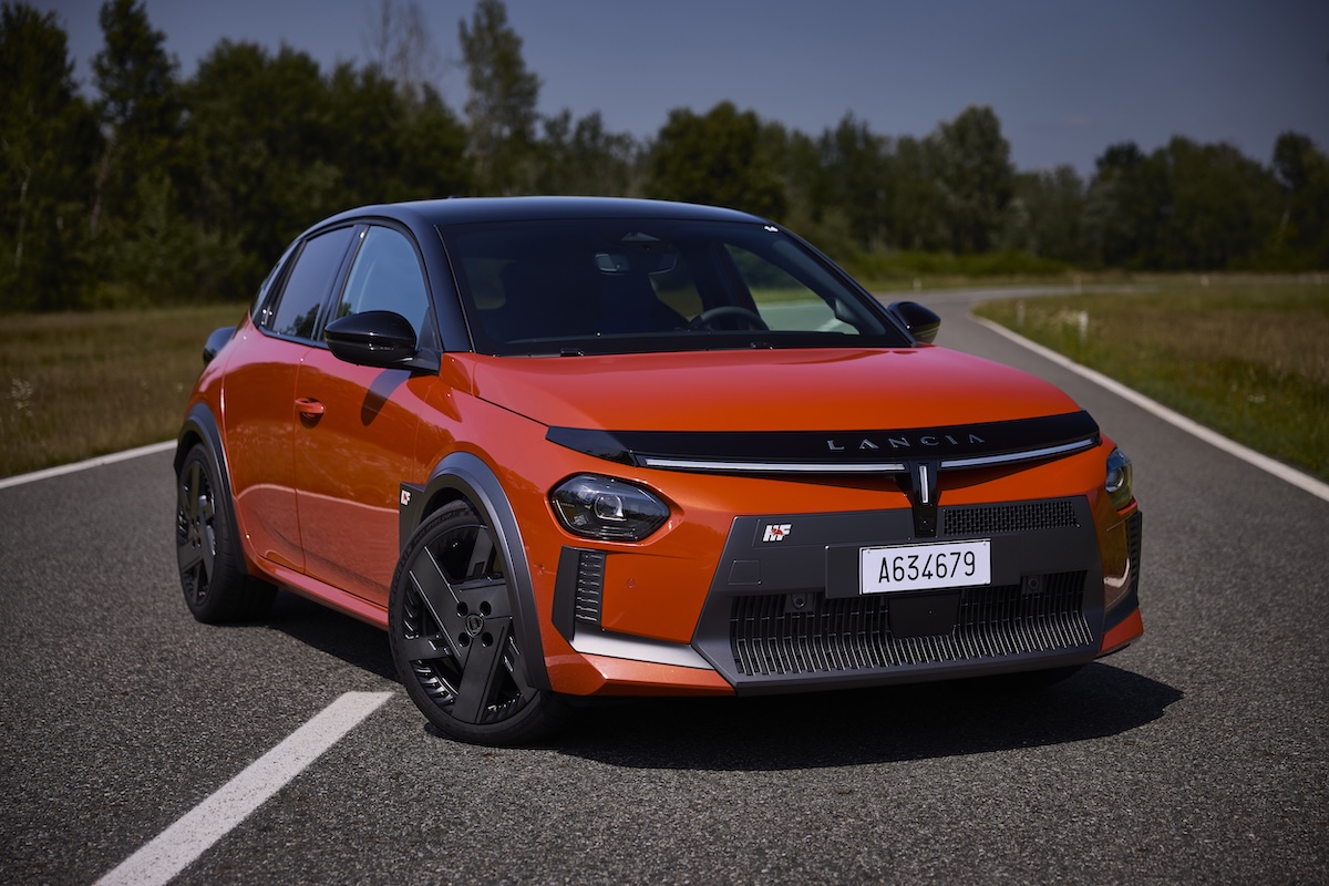 Lancia, 119 anni di eleganza italiana: dal cinema alla mobilità elettrica