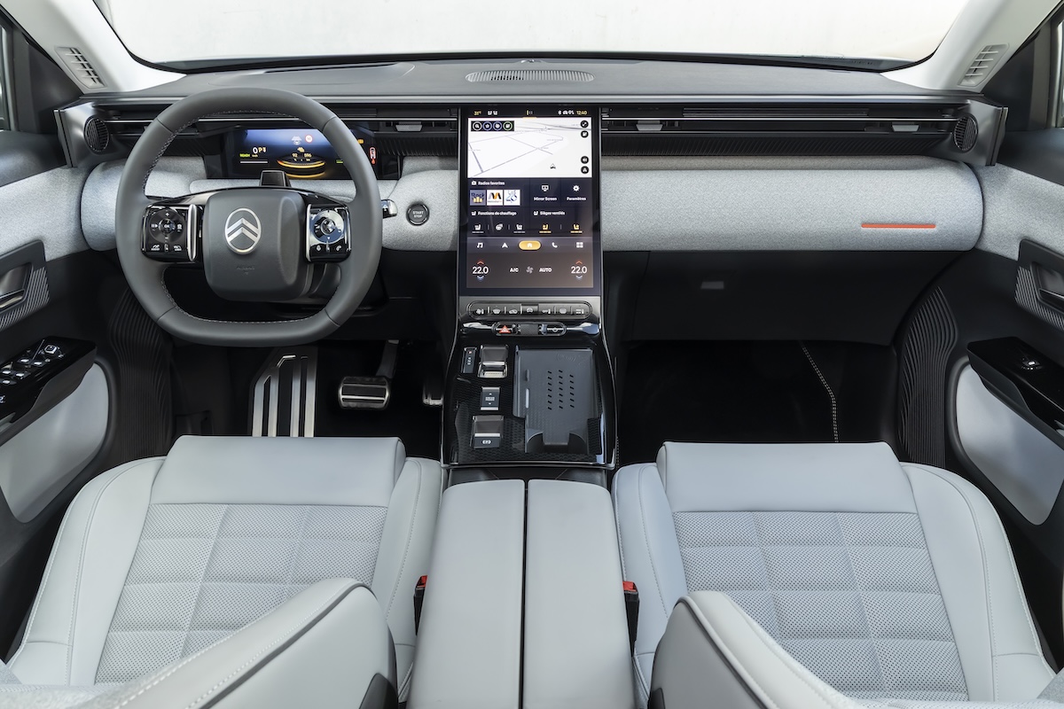 Citroën C5 Aircross: lusso e autonomia da record verso il titolo di Car of the Year 2026 Citroën C5 Aircross: lusso e autonomia da record verso il titolo di Car of the Year 2026