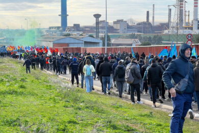 Ex-Ilva Taranto, si naviga in mare aperto e senza una rotta delineata