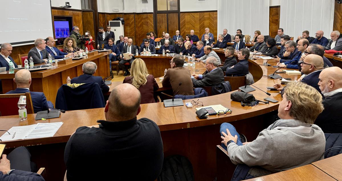 Ex-Ilva Taranto, si naviga in mare aperto e senza una rotta delineata Ex-Ilva Taranto, si naviga in mare aperto e senza una rotta delineata