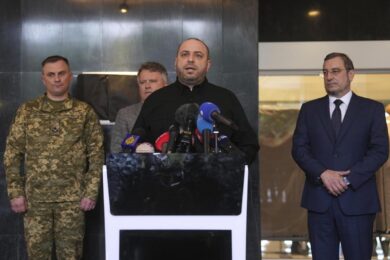 Ucraina, Yermak, il super-consigliere e tagliatore di teste’ lascia l’incarico. “Vado al fronte” – Zelensky nomina Umerov  capo delegazione per la pace