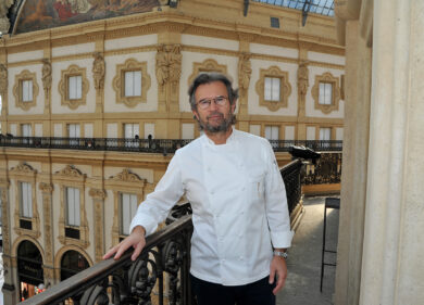 Colazione di lusso da Carlo Cracco in Galleria: i prezzi di cappuccino e brioche lasciano a bocca aperta