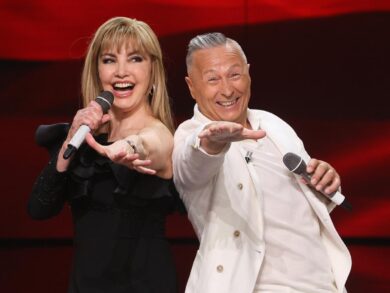 Ascolti TV, testa a testa De Martino-Scotti: Tu Sì Que Vales leader della prima serata, Ballando rimonta e sorpassa in seconda