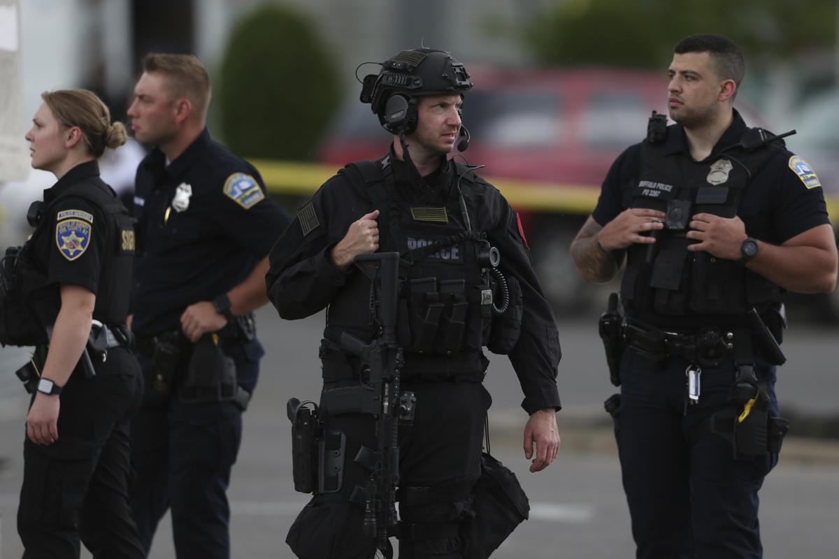 Sparatoria in California, festa di famiglia si trasforma in strage: almeno 4 morti e 10 feriti, tra cui anche bambini Sparatoria in California, festa di famiglia si trasforma in strage: almeno 4 morti e 10 feriti, tra cui anche bambini