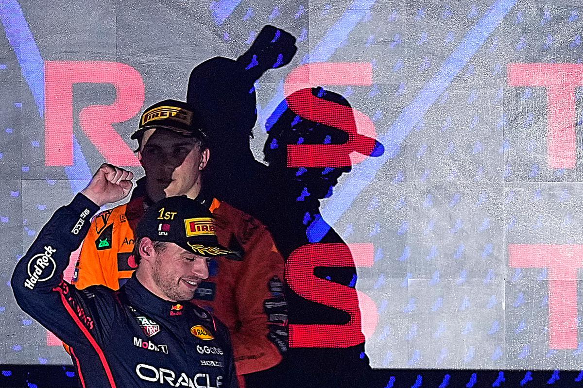 F1, Verstappen campione del mondo se… Max crede nel miracolo al fotofinish e spaventa Norris-McLaren. Piastri (quasi) out F1, Verstappen campione del mondo se… Max crede nel miracolo al fotofinish e spaventa Norris-McLaren. Piastri (quasi) out