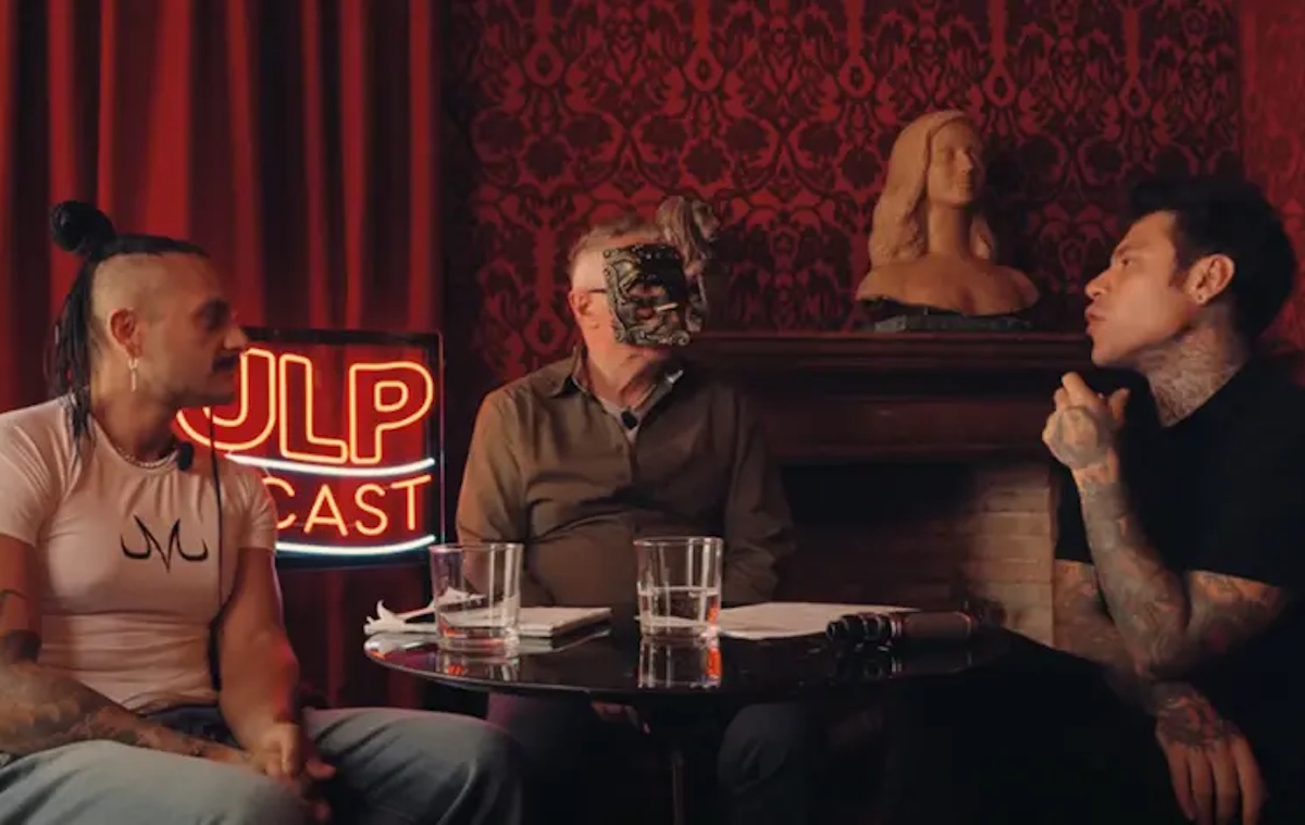 Mr. Marra, dietro il microfono gli utili scarseggiano: non decollano gli affari dell’amico di Fedez, speaker di “Pulp Podcast”