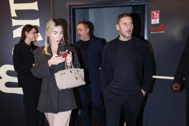 Caso Totti, il gip frena sull’archiviazione: scontro in aula dopo l’opposizione di Ilary Blasi