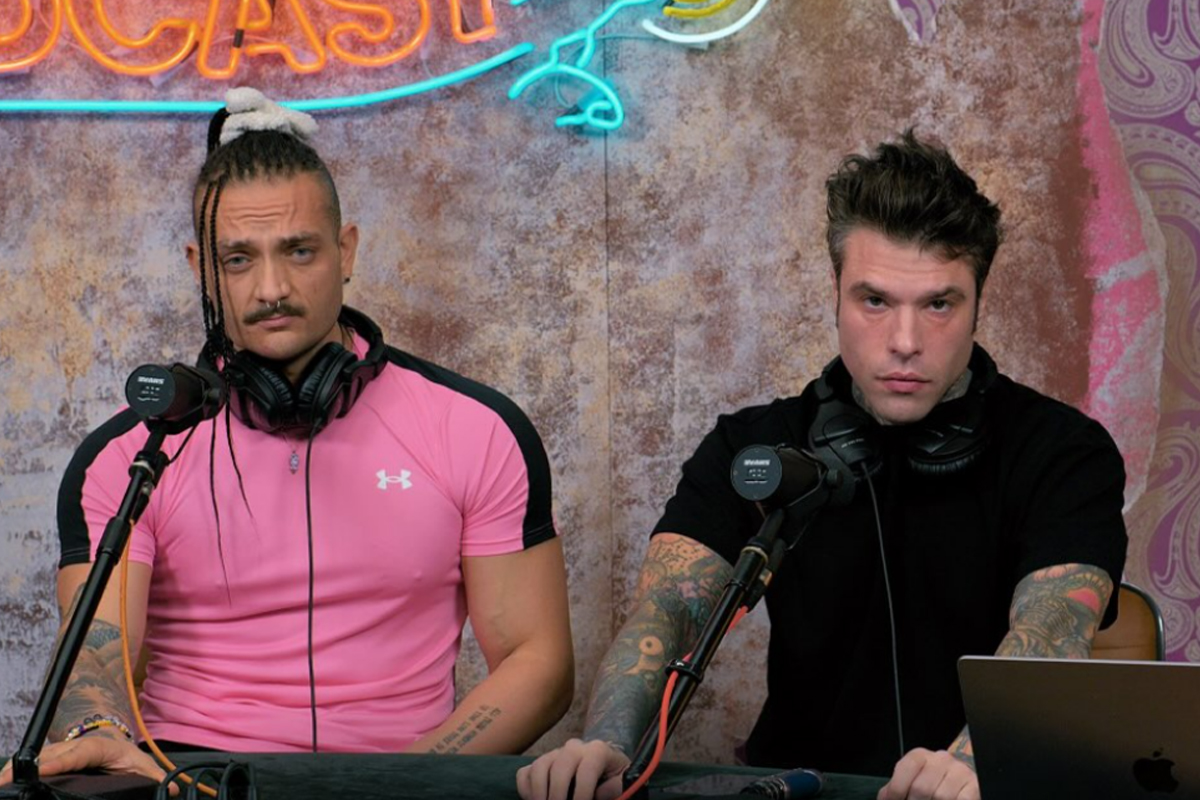 Mr. Marra, dietro il microfono gli utili scarseggiano: non decollano gli affari dell’amico di Fedez, speaker di “Pulp Podcast”