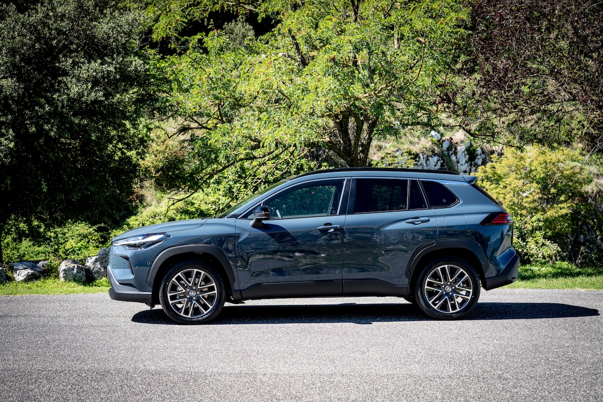 Toyota, utili record: l’ibrido è la risposta alla crisi dell’auto Toyota, utili record: l’ibrido è la risposta alla crisi dell’auto