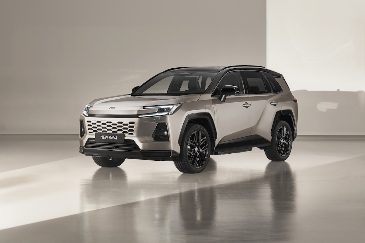 Toyota, utili record: l’ibrido è la risposta alla crisi dell’auto Toyota, utili record: l’ibrido è la risposta alla crisi dell’auto
