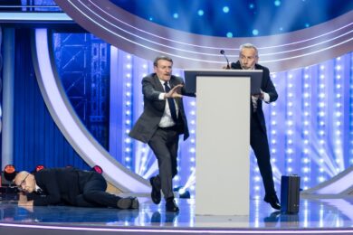 Aldo, Giovanni e Giacomo show dalla Gialappa’s: scatta l’allarme cecchino (e la gag finale con Forest) – Video