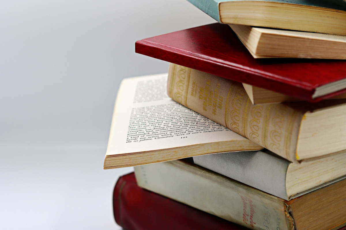 Più Libri Più Liberi e l’editore neofascista, scoppia la polemica per la presenza di “Passaggio al Bosco”. Da Zerocalcare a Barbero: l’appello di 80 autori Più Libri Più Liberi e l’editore neofascista, scoppia la polemica per la presenza di “Passaggio al Bosco”. Da Zerocalcare a Barbero: l’appello di 80 autori