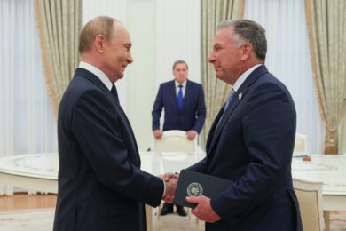 Ucraina, l’annuncio di Putin: “Pokrovsk è nostra”. Zelensky in difficoltà e lo scandalo corruzione si ingigantisce