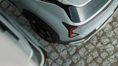 Kia Seltos: teaser ufficiale, maniglie a filo e fari Star Map